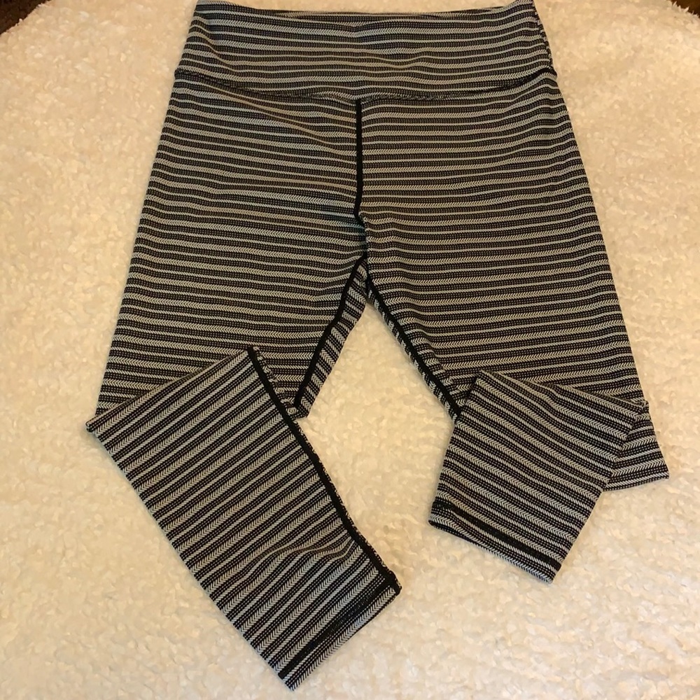 ZYIA Black Aztec Adrenaline 7/8 24” leggings